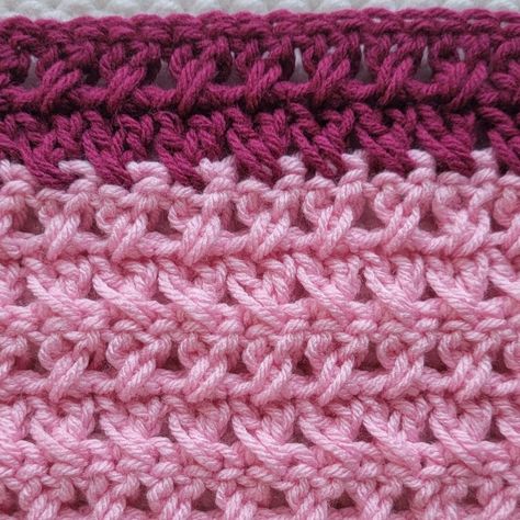 Crochet Video Tutorial – How To Crochet: Crossed Double Crochet Stitch! – Crochet Me Lovely How To Do Crochet, Cross Stitch Tutorial, Crochet Shell Stitch, Easy Crochet Stitches, Stitch Crochet, Crochet Afghans, Crochet Videos Tutorials, Crochet Cross, Double Crochet Stitch