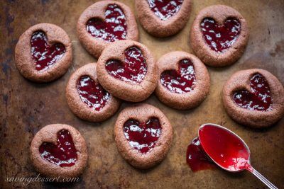 Chocolate Raspberry Thumbprint Cookies - who can resist the classic combination of raspberries and chocolate?! This little chocolate cookie boasts plenty of chocolate flavor and a fun little heart shaped thumbprint filled with seedless raspberry jam. An easy and delicious cookie with a Valentine's Day theme for your sweetie! www.savingdessert.com Best Thumbprint Cookies, Cookies Thumbprint, Raspberry Thumbprint, Raspberry Thumbprint Cookies, Jam Thumbprint Cookies, Iced Oatmeal Cookies, Raspberry Almond, Fruity Recipes, Thumbprint Cookies