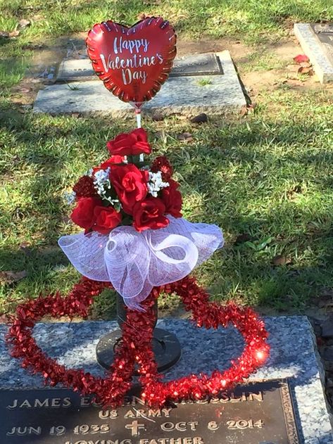 Gravesite Ideas, Cemetary Ideas, Vase Decoration Ideas, Valentines Dyi, Grave Ideas, Graveside Decorations, Cemetary Decorations, Headstones Decorations, Gravesite Decorations