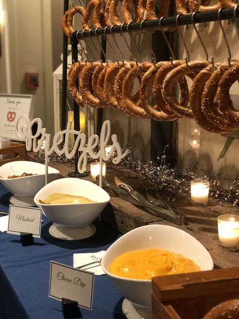 Soft Pretzels are The Perfect Way to End the Day Pretzel Display, Wedding Bar Display, Reception Snacks, Snacks Wedding, Wedding Late Night Snacks, Wedding Reception Snacks, Appetizers Wedding, Wedding Pretzels, Pretzel Bar