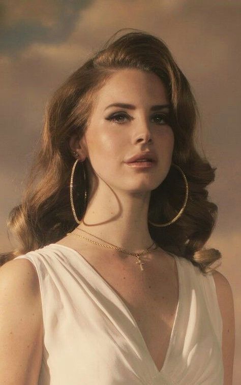 Lana Del Ray, Natural Beauty Tips, Lana Del Rey, Pretty People, Beautiful People, Wedding Hairstyles, Persona, Makeup Looks, Beauty Hacks