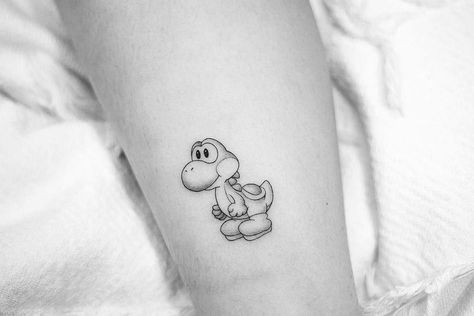 Small Yoshi Tattoo, Yoshi Tattoo Black And White, Yoshi Outline, Funny Small Tattoos, Super Mario Tattoo, Groot Tattoo, Nintendo Tattoo, Cartoon Tattoo Ideas, Video Game Tattoos