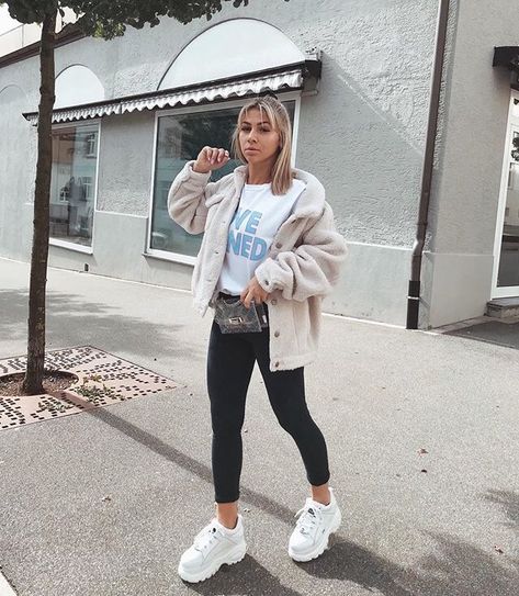 City Style Outfits, Platform Sneakers Outfit, Chunky Sneakers Outfit, Traveling Outfits, Platform Outfit, Chunky White Sneakers, Lazy Fashion, White Shoes Outfit, Buffalo Shoes