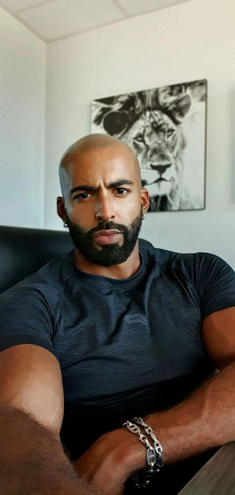 White Guy With Beard, Handsome Bald Men With Beards, Bald Men Beard Style, Bald Men Style Fashion, Handsome Bald Men, Bald Black Men, Bald Aesthetic, Black Men Hair Colour, Beard Styles For Bald Men