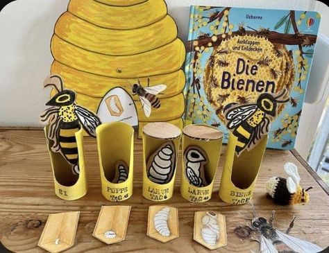 Life Cycle Of A Bee, Garden Art Projects, Water Features In The Garden, Garden Art Crafts, Garden Art Sculptures, Garden Art Diy, Dramatic Play, Art Sculptures, Cardboard Crafts