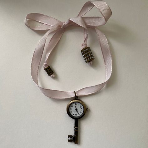 Jewelry Accessories Clock, Ribbon Necklace With Pendant, Key Necklace Aesthetic, Key Necklace Diy, Clock Pendant, Clock Necklace, Funny Jewelry, Doll Closet, Ribbon Choker