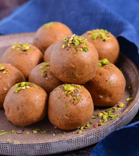 Besan Laddoo Recipe, Besan Ke Laddu Recipe, Different Types Of Laddus, Moong Dal Ladoo Recipe, Motichur Laddu, Laddoo Recipe, Burfi Recipe, Indian Sweet, Indian Desserts