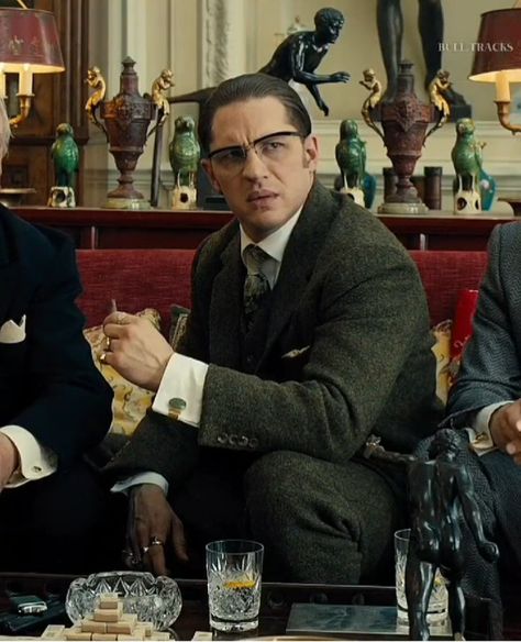 Tom Hardy Legend Movie on Kray Twins London Gangsters ❤🥀 Ronnie Kray, Legend 2015, Tom Hardy Legend, The Krays, Middle Child, Business Casual Men, Tom Hardy, Series Movies, On Set