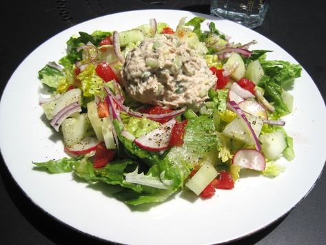 Tuna Salad With Bell Peppers, Salad With Tuna On Top, Tuna Fish Salad, Salad With Tuna, Tuna Fish Recipes, Pepper Seasoning, Fish Varieties, Salad Salad, Tomato Relish