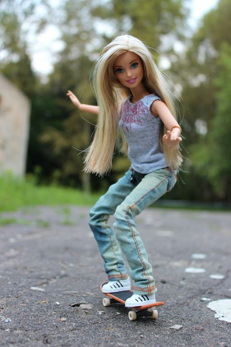 Barbie Tumblr, Barbie Photography, Barbi Benton, Barbies Pics, Dress Barbie Doll, Custom Barbie, Barbie Collector Dolls, Diy Barbie Clothes, Barbie Fashionista Dolls