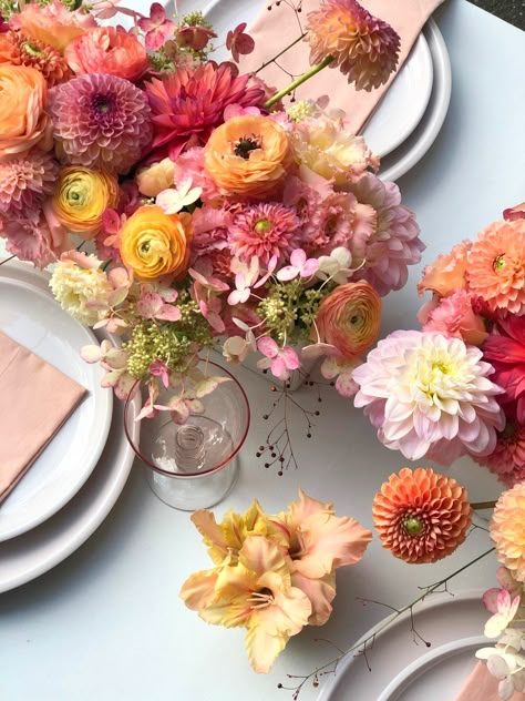 Dahlia Table - Ashley Fox Designs Wedding Flowers Minnesota Sunset Color Wedding Flowers, Dahlia Flower Wedding, Waterside Wedding, Romantic Sunset Wedding, Dahlia Wedding Bouquets, Orange And Pink Wedding, Wedding Table Themes, Dahlias Wedding, Wedding Reception Flowers