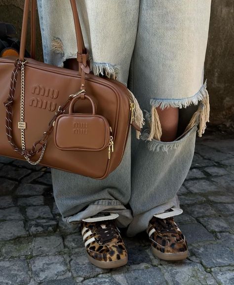 Miu Miu Bag Outfit, Kylie Francis, Model Woman, Leopard Print Shoes, Miu Miu Bag, Girl Accessories, Print Shoes, Pretty Bags, Insta Instagram