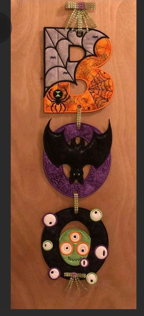 Paper Crafts For School, Crafts For School, Halloween Sewing Projects, Halloween Quilt Patterns, Halloween Sewing, Fall Sewing, Adornos Halloween, Felt Halloween, Flowers Paper