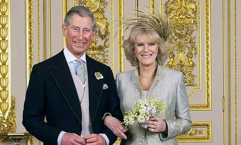 Camilla, Duchess of Cornwall, is the only royal bride that didn't wear a tiara on... Prince Charles Wedding, Ratu Elizabeth, Royal Bride, Prinz Charles, Celebrity Bride, Camilla Duchess Of Cornwall, Prince Charles And Camilla, Wedding Social, Camilla Parker Bowles