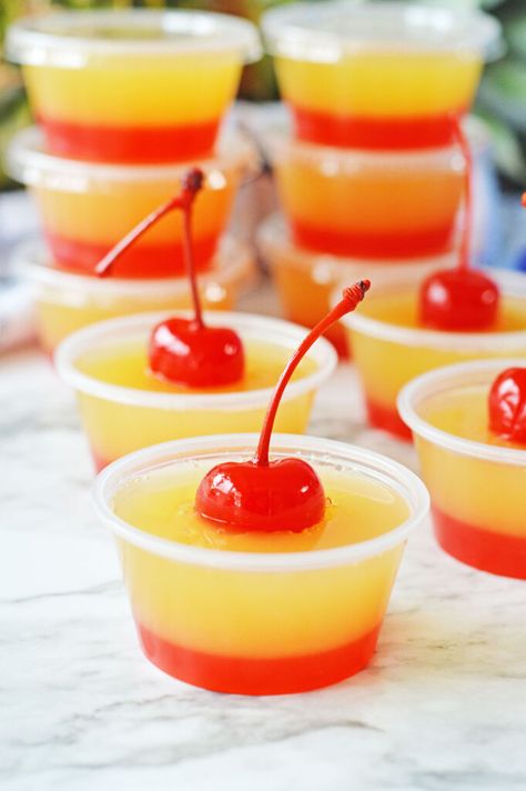 Easy Jello Shot Recipes, Malibu Jello Shots, Rum Jello Shots, Easy Jello Shots, Best Jello Shots, Jello Pudding Shots, Pineapple Jello, Pineapple Vodka, Cake Shots