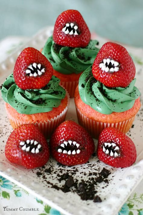 Top 5 Halloween Recipes via Wish Farms! Snack Halloween, Halloween Fingerfood, Halloween Torte, Halloween Food Cupcakes, Postres Halloween, Dessert Halloween, Recetas Halloween, Kids Halloween Food, Halloween Fest