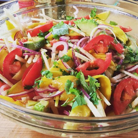 This salad was pure loveliness: mangos, red onion, jicama, tomatoes, avocado, cilantro, and basil. Dressing was lime juice, olive oil, sugar, cumin, hot sauce, garlic, salt, and pepper. Perfect alongside hot/spicy dishes! Yum. Dressing For Fruit Salad, Lime Vinaigrette, Pioneer Woman Recipes, Spicy Dishes, Mango Salad, Olive Oils, Ree Drummond, Appetizer Salads, Hot Spicy