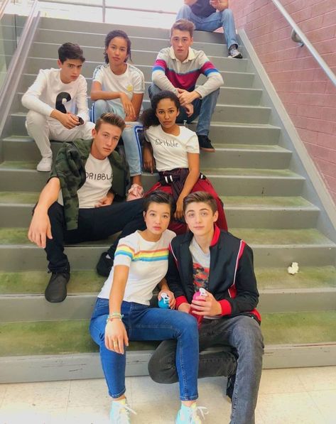 How is it that I have a crush on every person in this photo (except that dude in the back, idk who that is lol) Luke Mullen, Andi Mack Cast, Peyton Elizabeth Lee, Asher Angel, Superenge Jeans, Andi Mack, Sofia Wylie, Disney Channel Shows, Disney Channel Stars