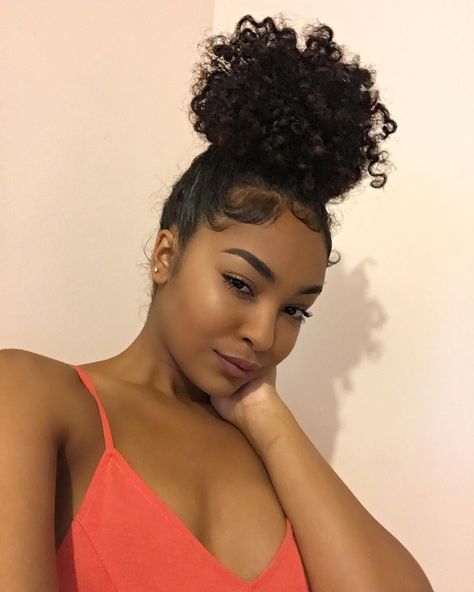 153.6k Followers, 783 Following, 130 Posts - See Instagram photos and videos from Alexandra (@alexandra_nx) Curly Bun Hairstyles, Curly Bun, Style College, Messy Bun Hairstyles, Haircuts For Curly Hair, Pinterest Hair, Baddie Hairstyles, Cool Haircuts, Black Girls Hairstyles