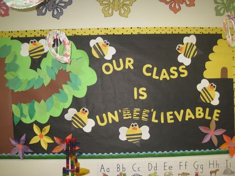 Bulletin Board for our theme of " Bugs, Bugs and more Bugs" Bugs Classroom Decor, Bee Classroom Decor, Bulletin Boards Theme, Bee Themed Classroom, Bee Classroom, Reading Bulletin Boards, Preschool Bulletin, Preschool Bulletin Boards, Back To School Bulletin Boards