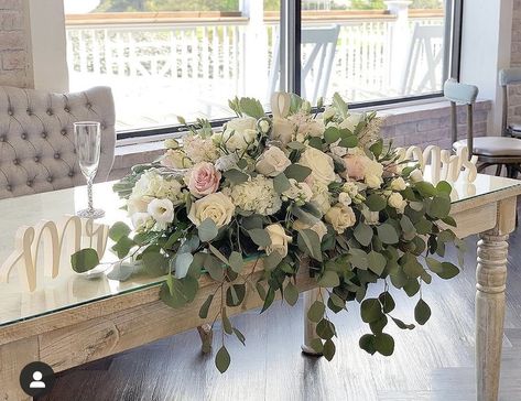 Diy Head Table Floral Arrangement, Flowers For Wedding Tables, Sweetheart Table Floral Arrangement, Head Table Wedding Flowers, Bridal Table Flowers, Floral Desing, Wedding Top Table, Table Floral Arrangements, Elegant Wedding Centerpiece