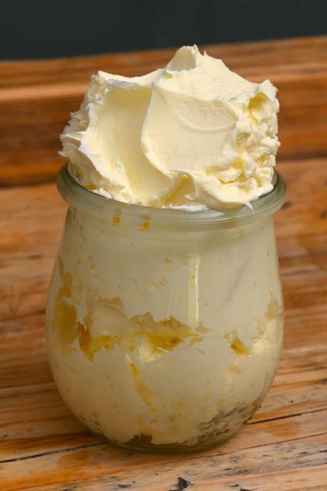 How to make clotted cream – it's rich, thick, creamy, and perfect for spreading over scones, dolloping on desserts, and using for cream tea! A ONE-ingredient clotted cream recipe! Clotted Cream Recipe, Clotted Cream Recipes, Cheese Recipes Homemade, Chilled Desserts, Cream Tea, Clotted Cream, Love Eat, Oven Recipes, Cream Recipes