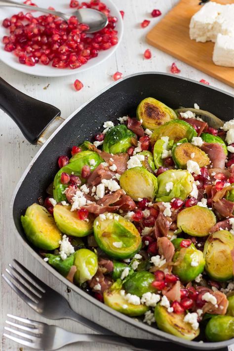 This Brussel Sprout Salad combines shredded Brussels sprouts, crisp apples, dried cranberries, pomegranate arils, nuts, and feta cheese. Prep takes 20 Salad Feta Cheese, Brussel Sprout Recipes, Prosciutto Appetizer, Salad Feta, Winter Side Dishes, Uncured Bacon, Autumn Side Dishes, Sprout Salad, Fast Dinner