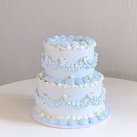 Cinnamon Cake Company. | INSPO ✨✨ the perfect cake for a boy baby shower 😍😍 *INSPO only not my work | Instagram Baby Shower Cake For Boy, Baby Shower Cake Boy, Blue Baby Shower Cake, Baby Boy Shower Cake, Pastel Baby Shower, Bow Baby Shower, Baby Shower Cakes For Boys, Sweet 16 Cakes, 16 Cake