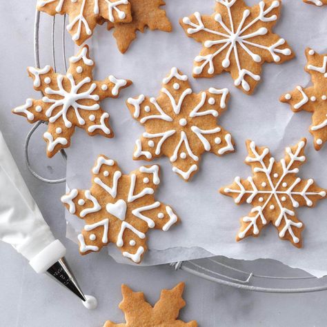 Gingerbread Cakes, Frosting Designs, Gingerbread Recipes, Christmas Cutout Cookies, Spritz Cookie Recipe, Treats Christmas, Gingerbread Cookies Decorated, Best Christmas Cookie Recipe, Cookies Gingerbread