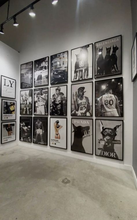 Men Bedroom Ideas Black, Guys House Decor Bachelor Pads, Unisex Interior Design, Black Man Cave Ideas, Hype Beast Home Decor, Mens Bedroom Art, Modern Male Apartment Decor, Boy College Apartment Decor, Hype Beast Wall Art