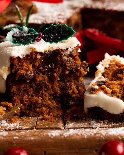 Mini Christmas Cakes - gift! Best Christmas Cake, Best Christmas Cake Recipe, Gluten Free Christmas Cake, Easy Christmas Cake, Cake Recipes Uk, Fruit Cake Recipe Christmas, Christmas Cake Recipe, Walnuts Recipe, Christmas Cakes Easy