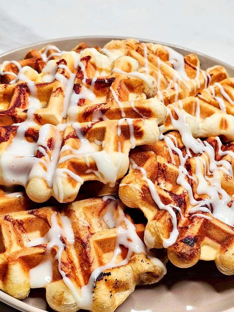 Vacation Desserts, Cinnamon Roll Waffles Recipe, Easy Stuffed French Toast, Pillsbury Cinnamon Rolls, Cinnamon Roll Waffles, Waffle Irons, Belgian Waffle Maker, Waffles Recipe, Homemade Waffles