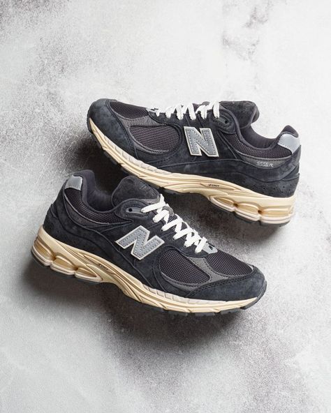 New Balance 2002r Phantom, Aesthetic Signature, Trending Shoes For Men, Vans Outfit Men, New Balance 2002r, Vans Outfit, Jordan Shoes Retro, Jordan Outfits, Mens Casual Dress Outfits