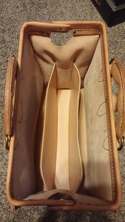 Leather MD Briefcase ( Doctor's Bag)...I can only dream and work toward the skills it takes to make this bag. Doctor Bag Pattern, Leather Bag Tutorial, Doctors Bag, Sewing Tips And Tricks, Diy Leather Bag, Trunk Bag, House And Home, Good Ideas, Doctor Bag