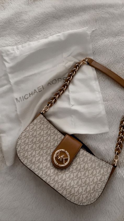 Mk Bag Outfit, Michael Kors Handbags Outfits, Michael Kors Bag Outfit, Mk Bags Michael Kors, Sac Michael Kors, Luxury Bags Collection, Mk Handbags, Handbag Outfit, Girly Bags