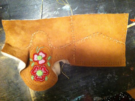 Moccasin making – Painted Moon Studio – Liisa Laakso How To Make Moccasins Pattern, Native American Moccasin Pattern, Leather Moccasins Diy Patterns, Moccasin Boot Pattern, Beaded Moccasins Pattern, Mukluks Pattern, Beadwork Moccasins, Mukluk Pattern, Leather Moccasins Diy