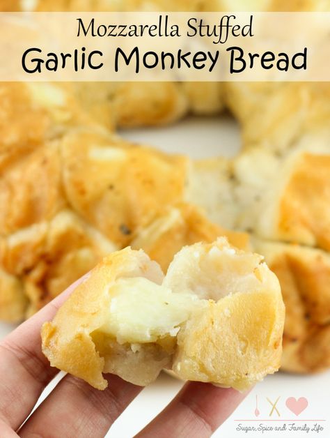 Mozzarella Stuffed Garlic Monkey Bread Recipe - Sugar, Spice and Family Life Pizza Dough Monkey Bread, Cheesy Garlic Monkey Bread, Garlic Monkey Bread Recipe, Garlic Monkey Bread, Monkey Breads, Savory Monkey Bread, Monkey Bread Recipe, Spice Bread, Diy Easy Recipes