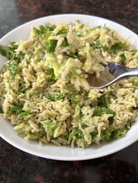 This Avocado Rice is dish is healthy and delicious. Add a squeeze of lime and a sprinkle of fresh cilantro for an easy rice side dish that's bursting with flavor. Avocado And Rice Recipes, Avocado And Rice, Avacado Rice, Rice Dishes Healthy, Easy Rice Side Dishes, Cucumber Bites Appetizers, Avocado Dip Recipe, Rice Dishes Easy, Avocado Chicken Salad Recipe