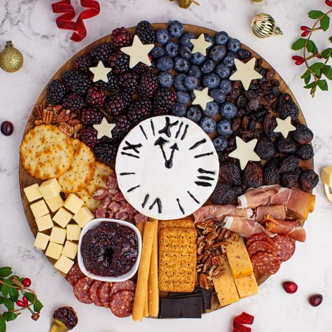 New Year's Eve Charcuterie Board New Year Platter Ideas, New Year’s Eve Charcuterie Board Kids, Nye Cheese Board, New Years Platter, New Year Cheese Board, New Years Cheese Board, 2025 Charcuterie Board, New Year’s Eve Charcuterie Board, New Years Eve Meals