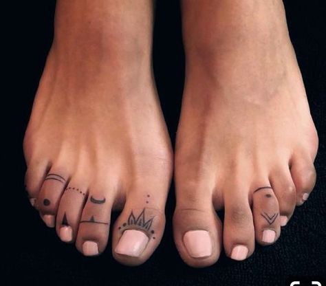 Simple Foot Tattoo, Foot Tattoo Ideas, Toe Tattoos, Foot Tattoos For Women, Handpoke Tattoo, Inspiration Tattoos, Small Quotes, Disney Tattoo, Phoenix Tattoo