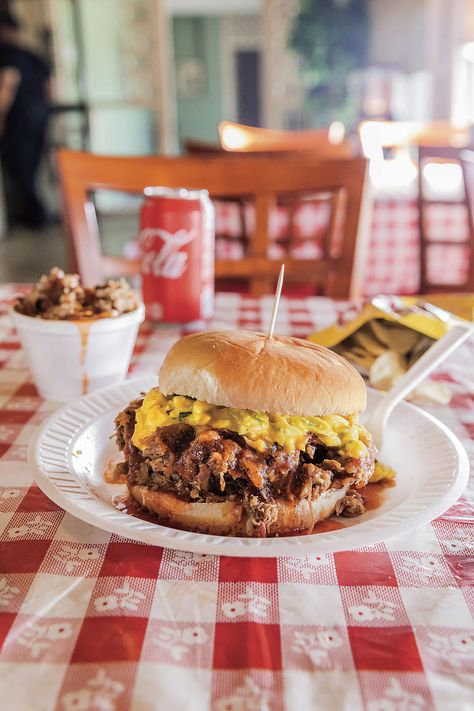 7 Must-Visit BBQ Joints in Memphis Tennessee Bbq Sauce Recipe, Soul Food Collard Greens, Bbq Sandwich Recipe, Memphis Bbq, Rib Sandwich, Barbecue Sandwiches, Barbecue Sides, Bbq Sandwich, Slow Cooked Pork