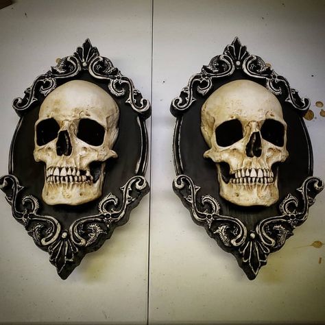 Gothic Camper, Hallowen Crafts, Goth Stores, Diy Skulls, Steampunk Crafts, Victorian Frame, Cardboard Sculpture, Haunted Dolls, Skull Decor