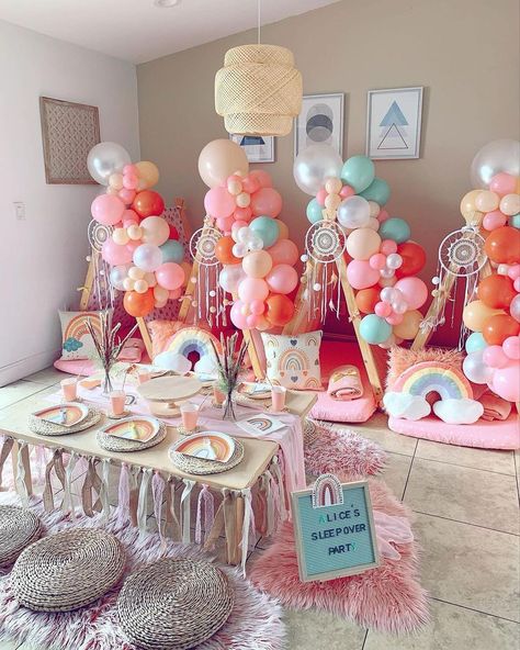 Cute Sleepover Setup, Sleepover Setup, Slumber Party Decorations, Spa Sleepover Party, Girls Sleepover Party, Glamping Birthday Party, Christening Balloons, Sleepover Tents, Birthday Sleepover Ideas