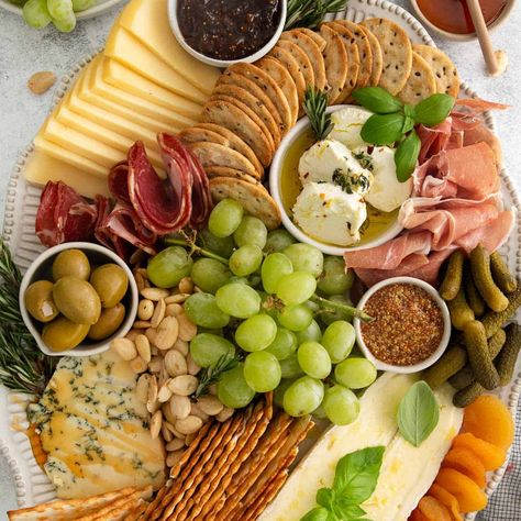 Gluten-Free Charcuterie (Best GF Crackers to Use!) - Meaningful Eats Christmas Gluten Free, Gf Crackers, Gluten Free Appetizer, Gluten Free Chex, Meaningful Eats, Best Party Appetizers, Caramelized Onion Dip, Bacon Wrapped Dates, Gluten Free Crackers