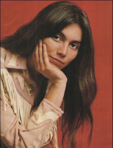 Miss Emmylou Harris, pondering… Emmylou Harris, Fringe Coats, Silver Foxes, Country Rock, Women In Music, Evening Primrose, Music Photo, Silver Fox, Music Icon