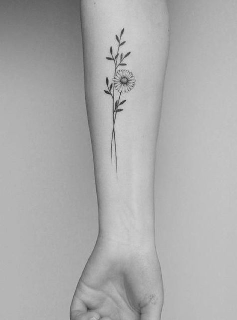 Snow Drop And Daisy Tattoo, Daisy Bouquet Tattoo Simple, Daisy With Stem Tattoo, Linework Daisy Tattoo, Single Stem Flower Tattoo, Fineline Daisy Tattoo, Single Daisy Drawing, Gypsophila Tattoo, Daisy Fine Line Tattoo