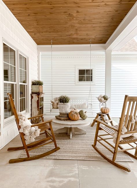 Front Porch With Rocking Chairs, Front Porch Seating Ideas, Fall Porch Decorations, Small Back Porches, Front Porch Chairs, Front Porch Rocking Chairs, Front Porch Seating, Fall Porch Ideas, Porch Decor Fall