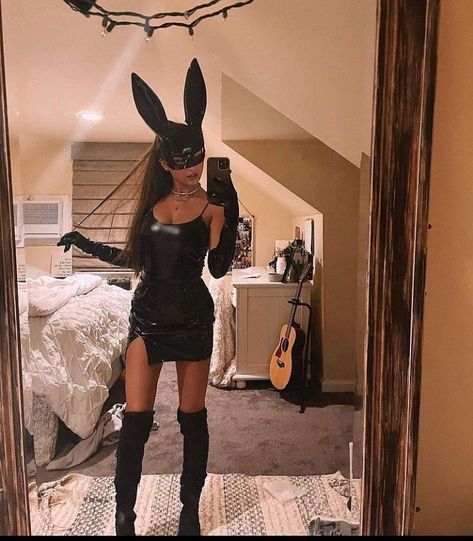 Dangerous Woman Costume, Halloween Costumes For Brunettes, Playboy Bunny Outfits, Halloween Costume Bodysuit, Halloween Club, Bunny Halloween Costume, Hot Halloween Outfits, Hot Halloween, Woman Costume