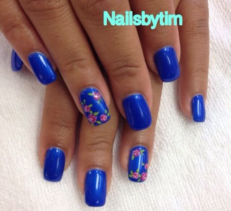 My royal blue and floral nails! Pink blue and a little bit of glitter. I love! Royal Blue And Pink Nails, Floral Nails Pink, Blue And Pink Nails, Nails Pink Blue, Pink And Royal Blue, Cute Almond Nails, Pink Toe Nails, Royal Blue Nails, Blue Glitter Nails