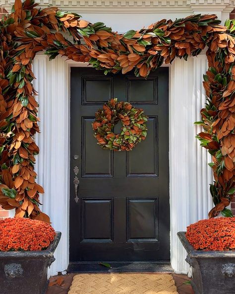 50 Christmas Door Ideas for Wowing Your Guests Even Before Dinner Is Served Magnolia Garland, Magnolia Leaf, Garland Wreath, Southern Christmas, Holiday Greenery, Kitchen Refresh, Xmas Deco, Painted Front Doors, Holiday Garlands